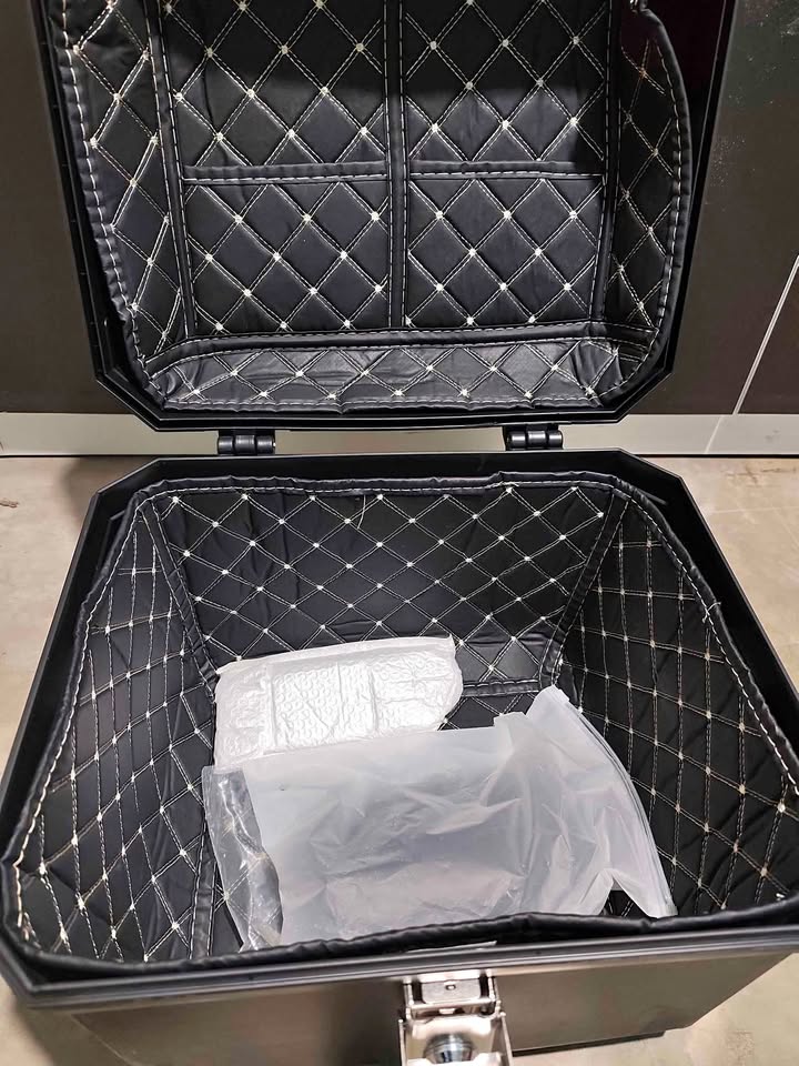 CAJUELA PARA MOTO ABS 45 LITROS CON FORRO INTERNO PREMIUM