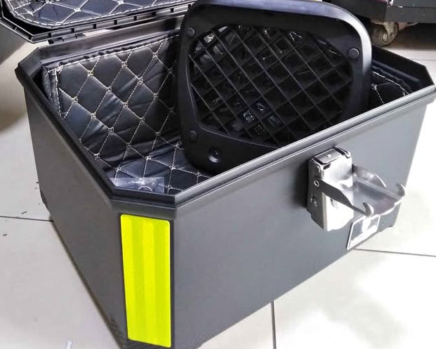 CAJUELA PARA MOTO ABS 45 LITROS CON FORRO INTERNO PREMIUM